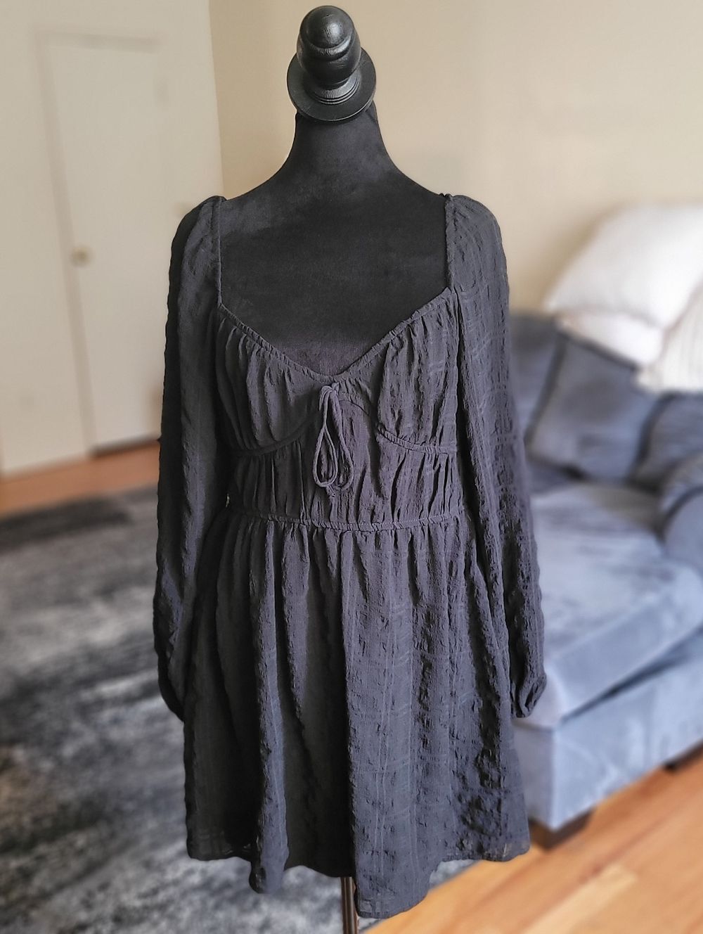 Kingston Grey Sweetheart-neck Smocked Dress In Black Size Medium